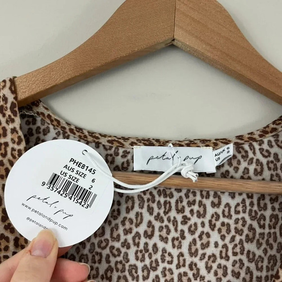 Petal & Pup Leopard Print Short Sleeve Midi Dress Size 2 NWT - Picture 3 of 6